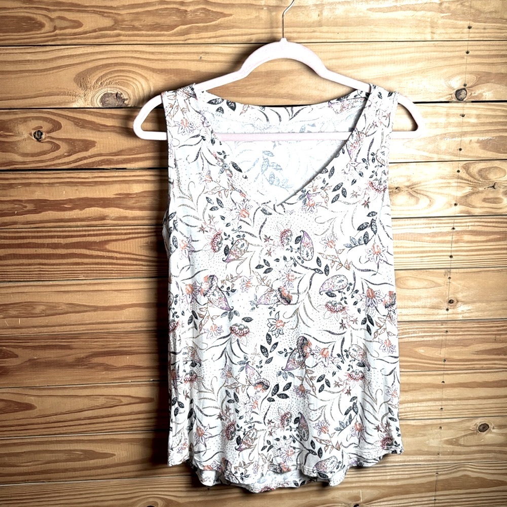Maurice’s 24/7 tank tee size medium white floral flowing blouse